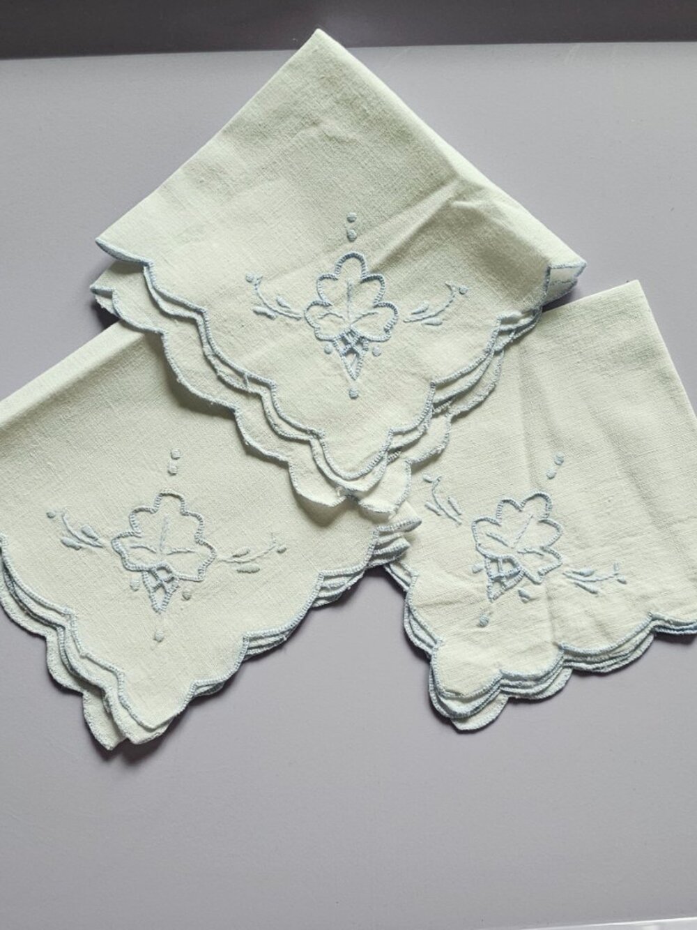 Lot of 3 Vintage White Fine Linen Blue Stitched Table Napkins Scalloped Edge 10"